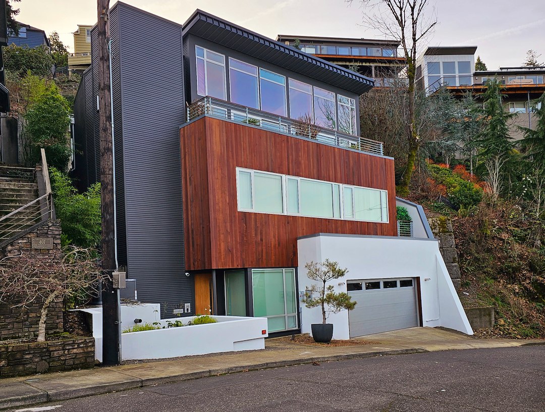 Mountain Painting Company: Restoring IPE Wood Siding in Kings Heights, Portland